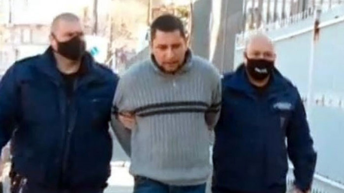 Оставиха в ареста обирджията на пощенската станция в Катуница