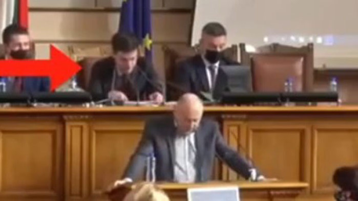 Весело им е: Парламентът не обсъди компенсации за тока, а шефът на НС рева от смях (ВИДЕО)
