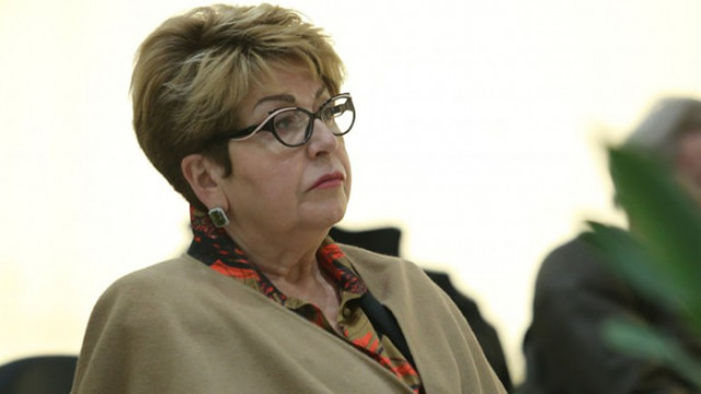 Всяка заредена пушка може или да гръмне сама или някой