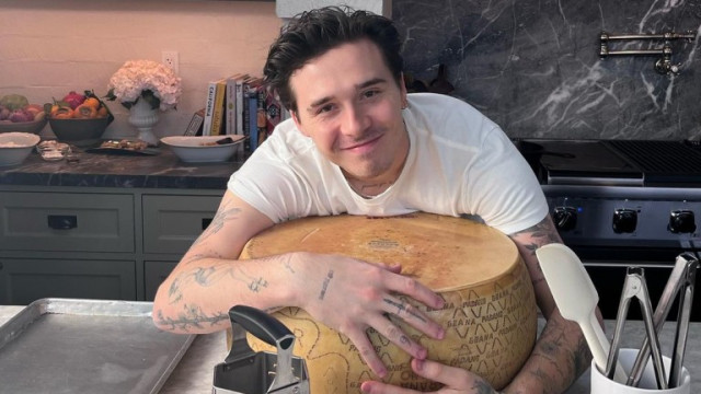 Освен Никола Пелц и семейството си Бруклин Бекъм има още