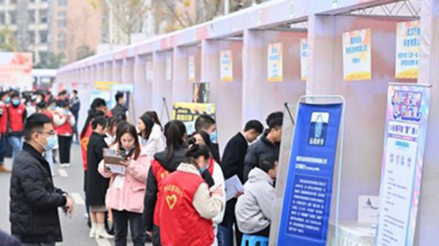 Китайското правителство оповести мерки за насърчаване на заетостта сред завършващите
