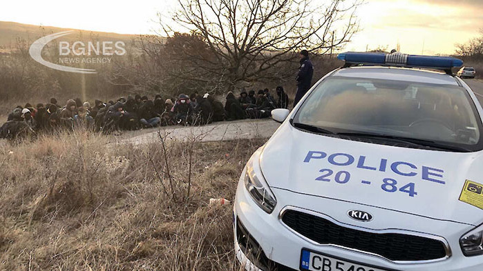 Голяма група мигранти са заловени край Нова Загора, предаде кореспондентът