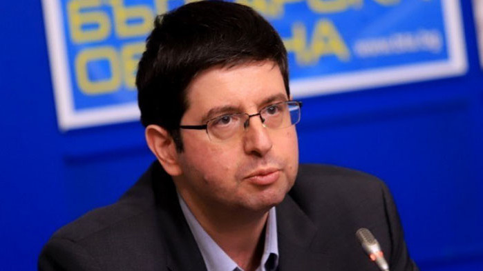 Има опасност да задлъжнеем с Бюджет 2022“, заяви пред БТВ