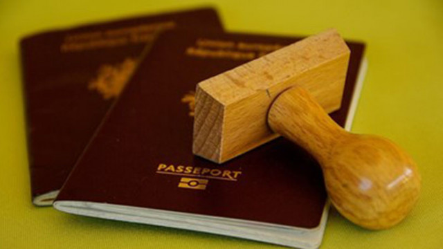 Евродепутатите призовават за забрана на златните паспорти и за правила на