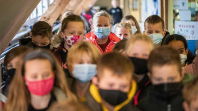 Холандското правителство ще отмени повечето от ограниченията си срещу  коронавирус от