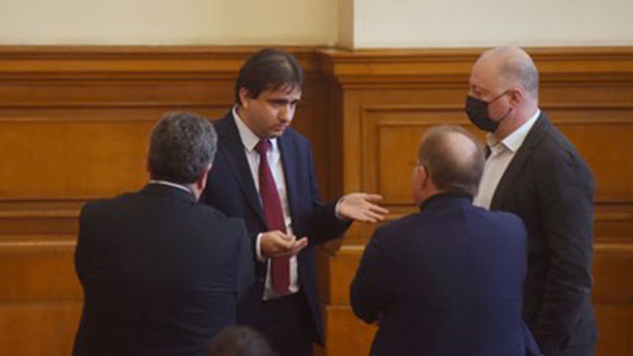 Окончателно, на второ четене парламентът гласува поправките в Закона за