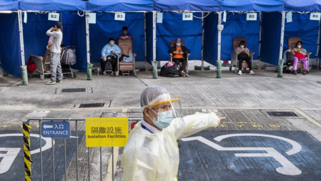 Болниците в Хонгконг претоварени от ръста на заразени с ковид-19