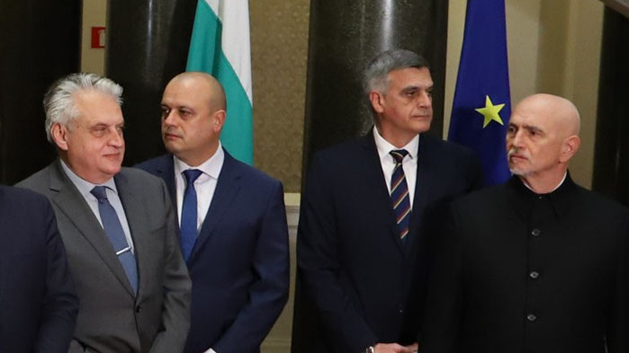 Макар и министър, Събев продължава да е основен акционер в