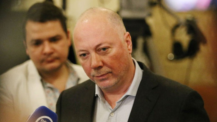 Вместо да решават проблемите на хората, управляващите продуцират политически скандали,