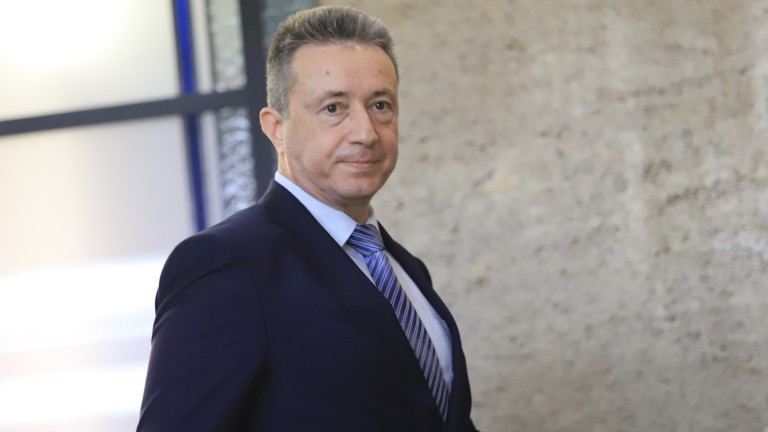 Важно е министърът на правосъдието Надежда Йорданова да представи не