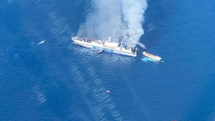 МВнР: 9 българи са в неизвестност след пожара на ферибот в Йонийско море