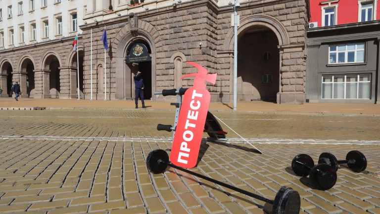 Пожарникари протестират в столицата, недоволни от парите и идеите за реформа