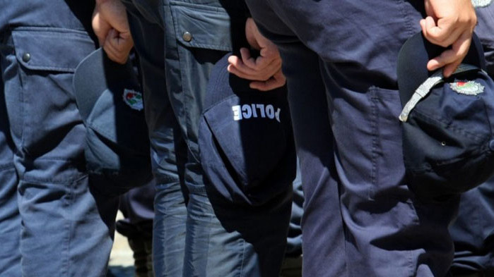 20% увеличение на заплатите и по-добри условия на труд искат