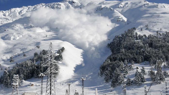 Сериозна остава опасността от лавини по нашите планини. За това