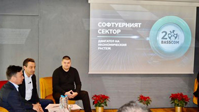 - над 10 млрд. лв. са приходите от продажби в