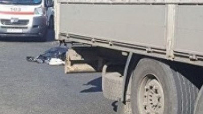 Бургаски ТИР помете велосипедист и го уби на място във Врачанско