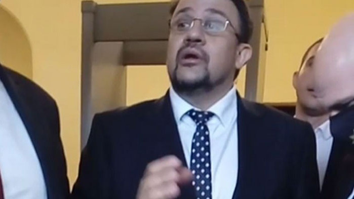 Скандал в НС: Настимир Ананиев не пуска дете с увреждания в парламента (ВИДЕО)