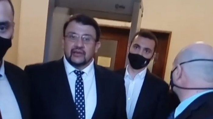 Майките към Настимир Ананиев: Настимире, изчезвай! Продажни твари!