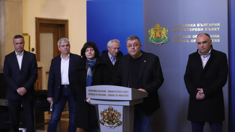 Кабинетът отряза полицаи и пожарникари за заплатите им