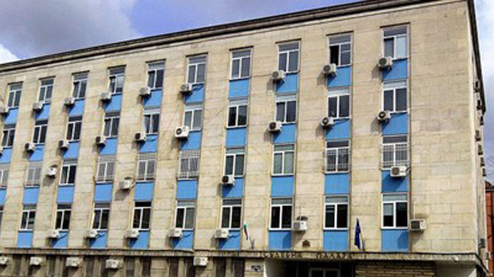Дават на съд 44-годишна пребила до смърт мъжа си, мушкала го с вилица в Габрово