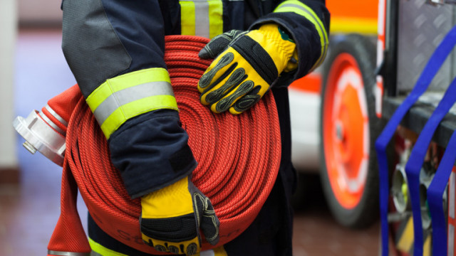 Разследват пожара с две жертви в центъра на София като палеж