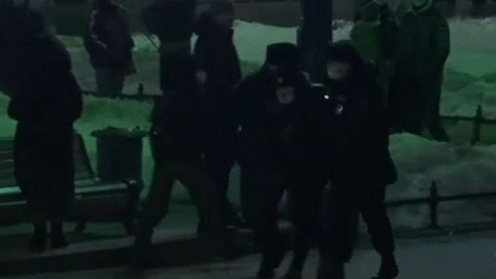 Протест в Москва срещу инвазията в Украйна, има арестувани (ВИДЕО/СНИМКИ)