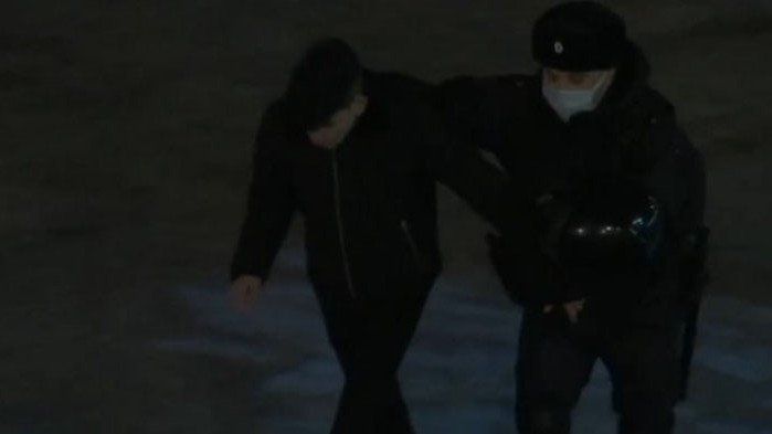 Протест в Москва срещу инвазията в Украйна, има арестувани (ВИДЕО/СНИМКИ)