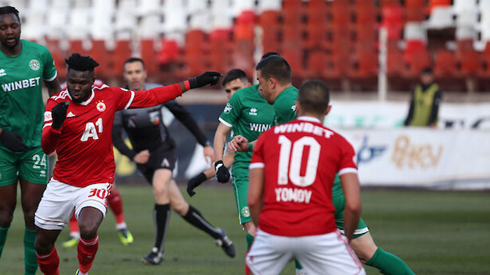 Два мача от 21-ия кръг на футболното първенство се играят