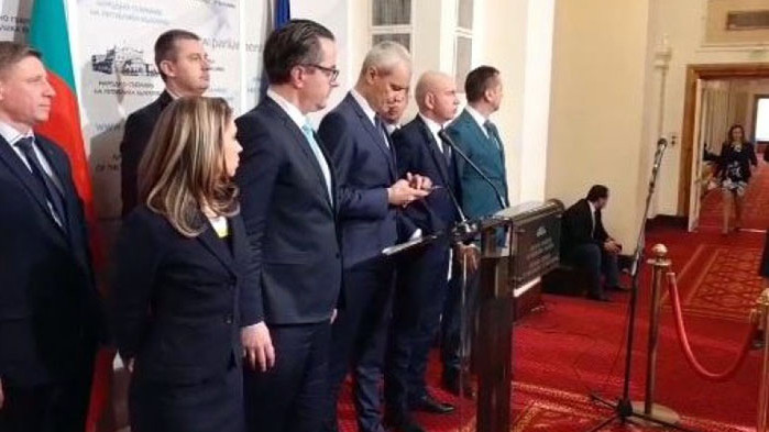 За няколко рубли повече: "Възраждане" е "за" признаване на Донецката и Луганската републики