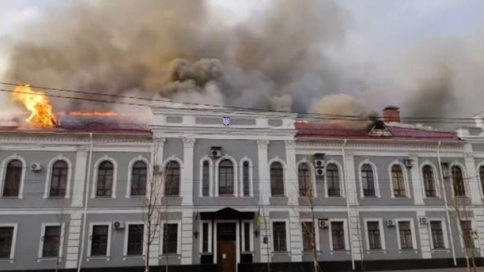 Гори сградата на Службата за сигурност на Украйна в Чернигов,