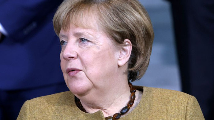 Бившият германски канцлер ходи на пазар сама Ангела Меркел, бивш