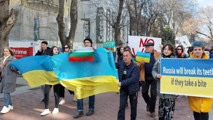 Във Варна събират помощи за бежанци от Украйна