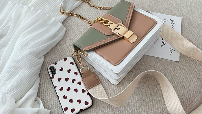 Малко жени си дават сметка, че избираме и аксесоари за