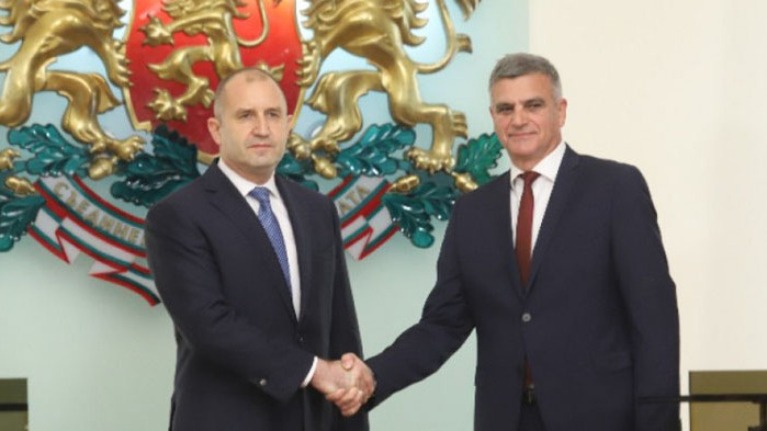 Румен Радев: Смяната на министъра на отбраната в разгара на военна криза е риск