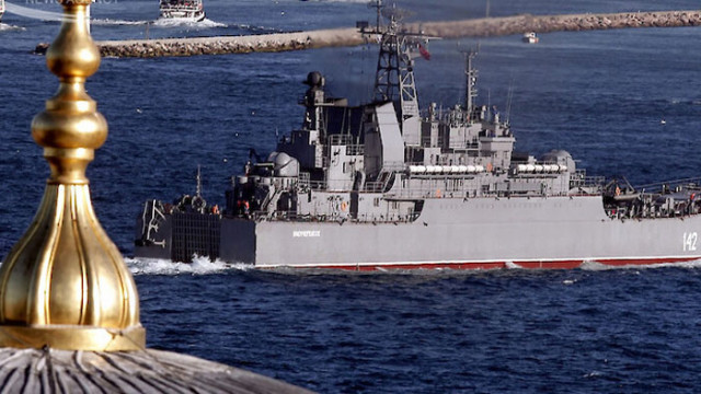 Турция блокира военни кораби от Босфора и Дарданелите