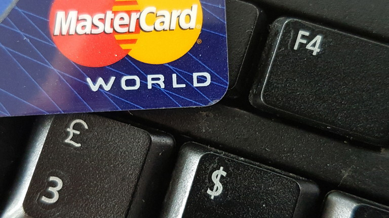 Mastercard заяви късно вчера, че е блокирала множество финансови институции
