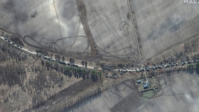 64 километрови руски военни колони наближават Киев и Харков пише