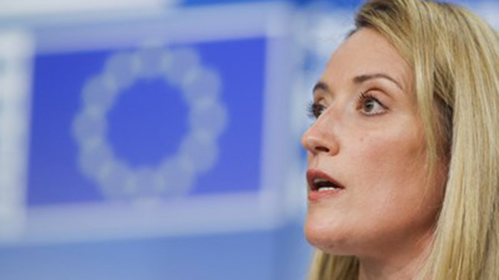 Не може да има неутралност между огъня и пожарникаря. Това