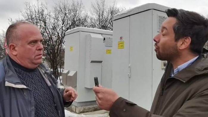 Общинският съветник от Спаси София“ Борис Бонев причака ел. работници