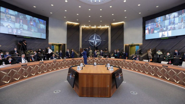 Външните министри на НАТО ще проведат в петък в Брюксел