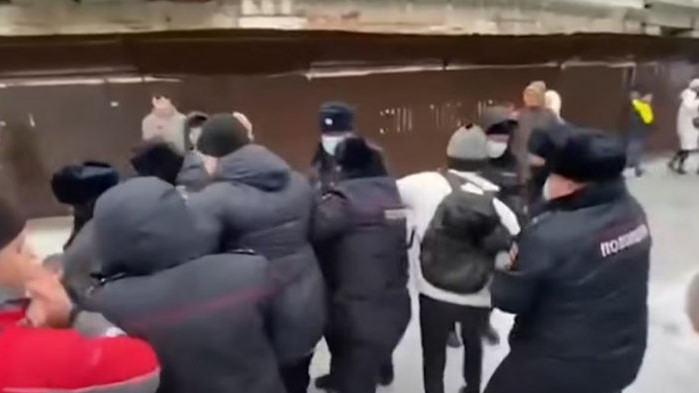 Над 6 400 души арестувани на антивоенните протести в Русия