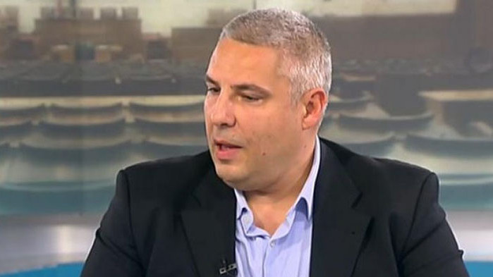 Лалов: Време е и Корнелия Нинова да изхвърчи от правителството