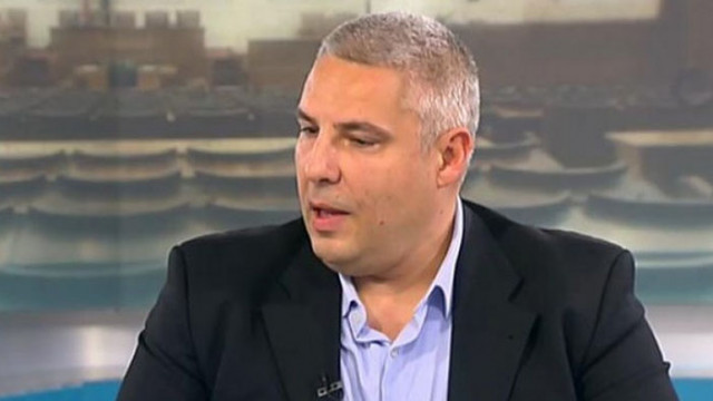 Лалов: Време е и Корнелия Нинова да изхвърчи от правителството