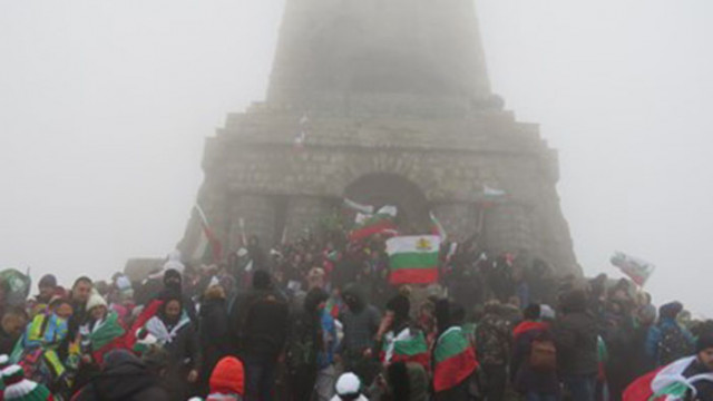 Българите които искат да се включат в честванията на връх