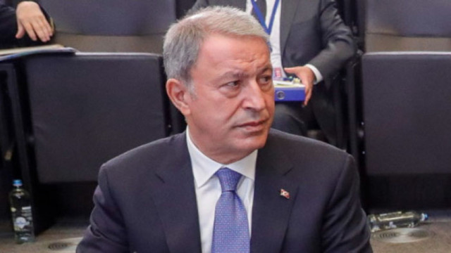 Турският министър на отбраната Хулуси Акар обвини Гърция че използва кризата в
