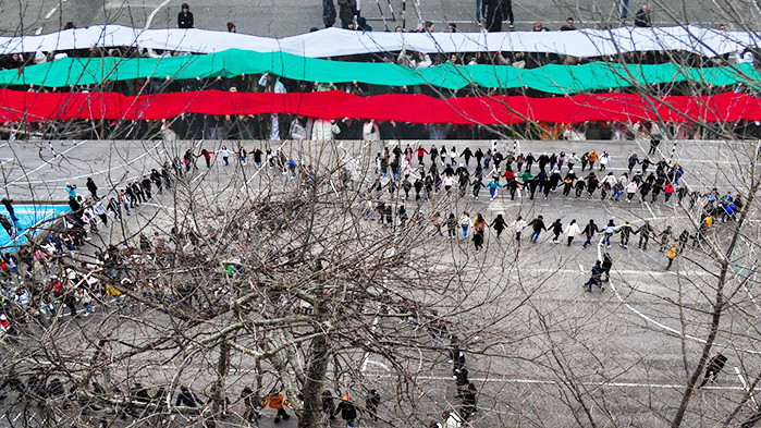 Учениците от V езикова гимназия във Варна отбелязват 3-ти март