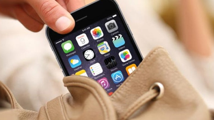 19-годишен местен младеж открадна мобилен телефон от читалището в Аксаково