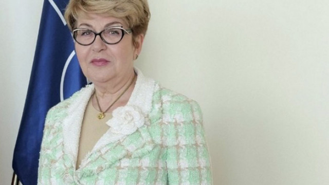 Посланикът на Русия у нас Елеонора Митрофанова постави цветя на