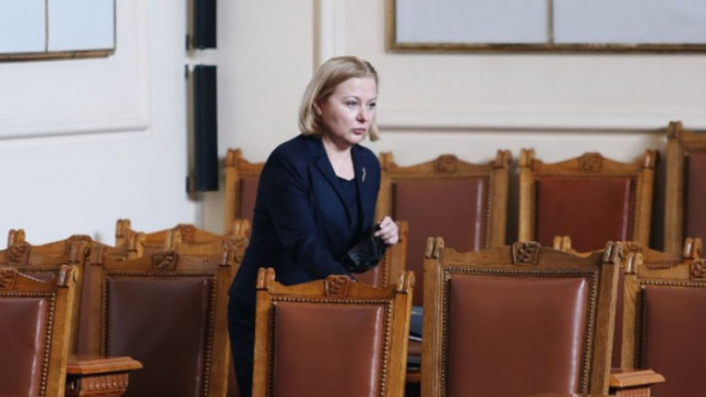 Правосъдната министърка Надежда Йорданова се оправда със ситуацията в Украйна