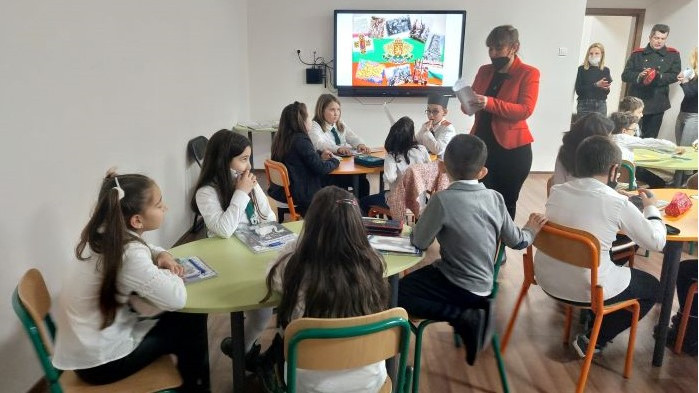 Урок по родолюбие изнесоха учителите на III А клас в